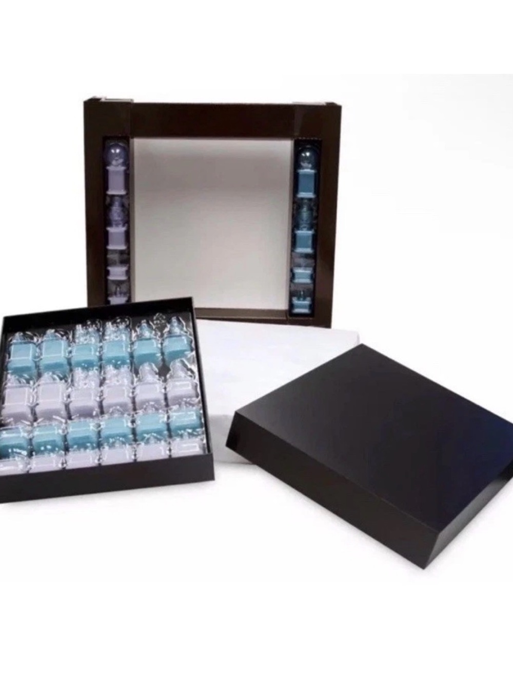 Disney Parks Haunted Mansion
Chess Set Light-Up Chessboard - NEW